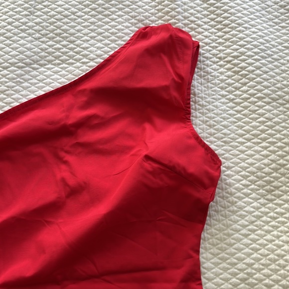 Red asymmetrical dress - Picture 2 of 3